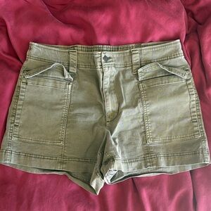 Old Navy Women's Cargo Shorts in Olive